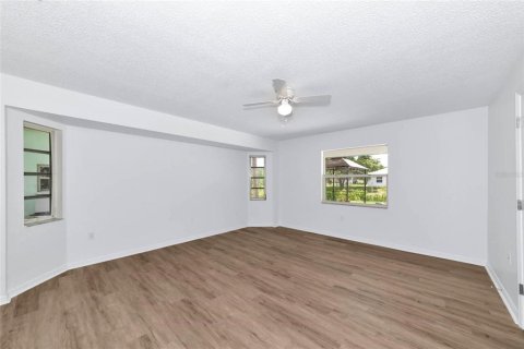House in North Port, Florida 4 bedrooms, 184.5 sq.m. № 2201485 - photo 11