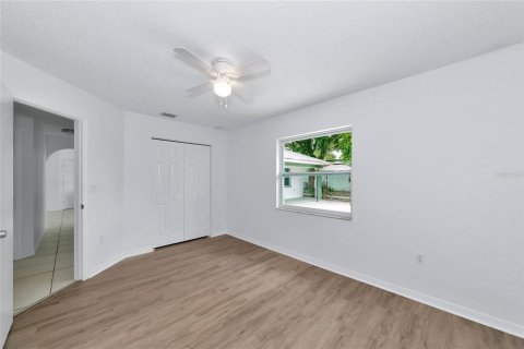 House in North Port, Florida 4 bedrooms, 184.5 sq.m. № 2201485 - photo 12