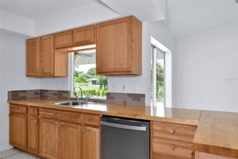 House in North Port, Florida 4 bedrooms, 184.5 sq.m. № 2201485 - photo 7