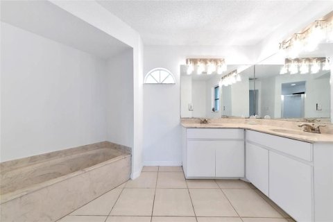 House in North Port, Florida 4 bedrooms, 184.5 sq.m. № 2201485 - photo 13