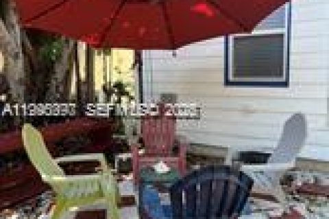 Commercial property in Hollywood, Florida 28.99 sq.m. № 2062967