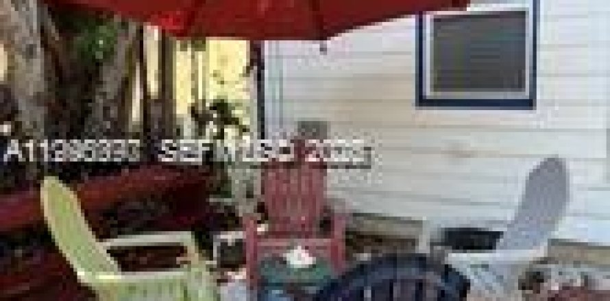 Commercial property in Hollywood, Florida 28.99 sq.m. № 2062967