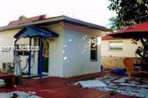 Commercial property in Hollywood, Florida 28.99 sq.m. № 2062967 - photo 2