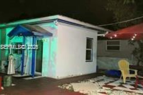 Commercial property in Hollywood, Florida 28.99 sq.m. № 2062967 - photo 10