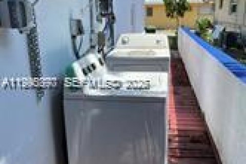 Commercial property in Hollywood, Florida 28.99 sq.m. № 2062967 - photo 11