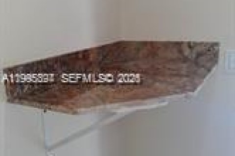 Commercial property in Hollywood, Florida 28.99 sq.m. № 2062967 - photo 4