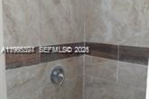 Commercial property in Hollywood, Florida 28.99 sq.m. № 2062967 - photo 6