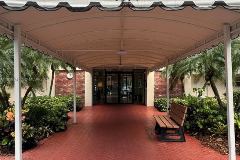 Apartamento en alquiler en Pompano Beach, Florida, 2 dormitorios, 98.85 m2 № 1991621 - foto 2