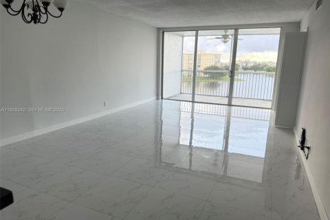 Apartamento en alquiler en Pompano Beach, Florida, 2 dormitorios, 98.85 m2 № 1991621 - foto 15