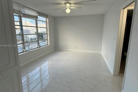 Apartamento en alquiler en Pompano Beach, Florida, 2 dormitorios, 98.85 m2 № 1991621 - foto 24