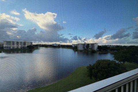 Apartamento en alquiler en Pompano Beach, Florida, 2 dormitorios, 98.85 m2 № 1991621 - foto 28