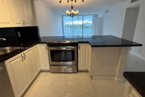 Apartamento en alquiler en Pompano Beach, Florida, 2 dormitorios, 98.85 m2 № 1991621 - foto 20