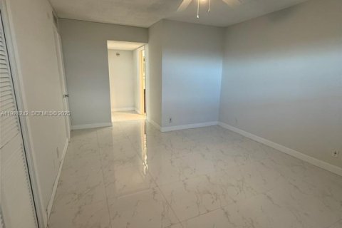 Apartamento en alquiler en Pompano Beach, Florida, 2 dormitorios, 98.85 m2 № 1991621 - foto 12