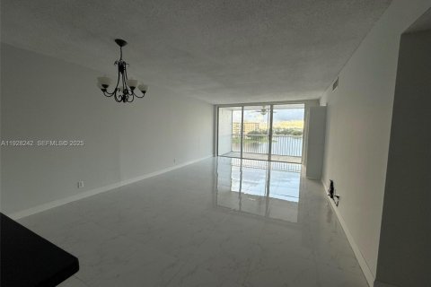 Apartamento en alquiler en Pompano Beach, Florida, 2 dormitorios, 98.85 m2 № 1991621 - foto 16