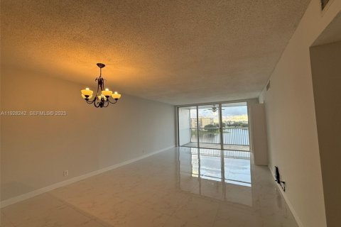 Apartamento en alquiler en Pompano Beach, Florida, 2 dormitorios, 98.85 m2 № 1991621 - foto 17