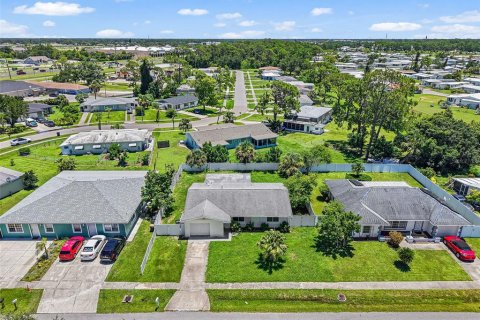 House in North Port, Florida 2 bedrooms, 116.5 sq.m. № 1851167 - photo 27
