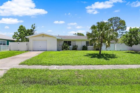 House in North Port, Florida 2 bedrooms, 116.5 sq.m. № 1851167 - photo 1