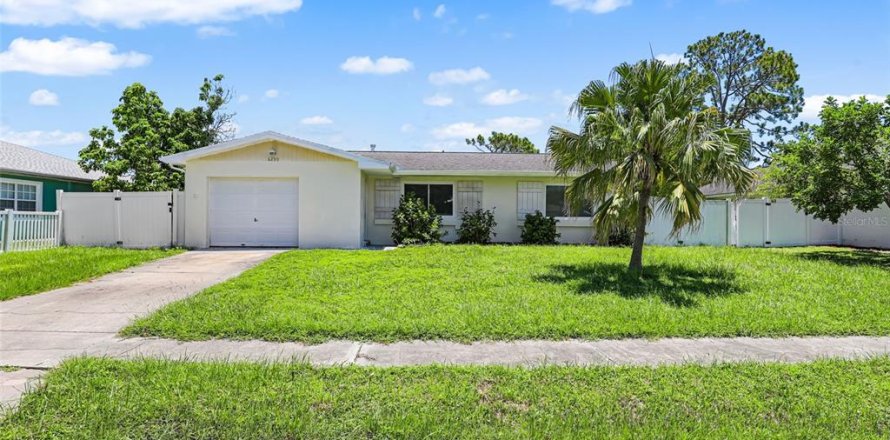 House in North Port, Florida 2 bedrooms, 116.5 sq.m. № 1851167