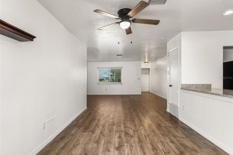 House in North Port, Florida 2 bedrooms, 116.5 sq.m. № 1851167 - photo 11