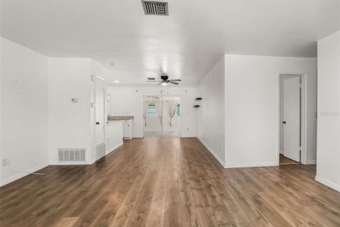 House in North Port, Florida 2 bedrooms, 116.5 sq.m. № 1851167 - photo 5