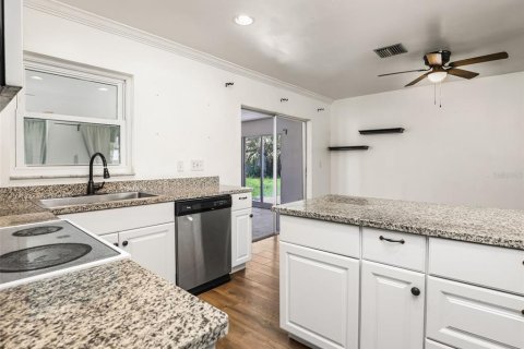 House in North Port, Florida 2 bedrooms, 116.5 sq.m. № 1851167 - photo 15