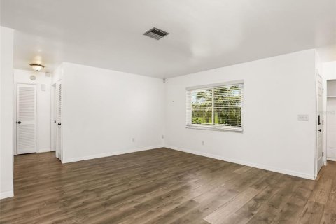 House in North Port, Florida 2 bedrooms, 116.5 sq.m. № 1851167 - photo 9