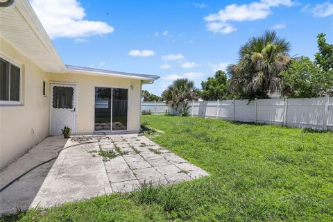 House in North Port, Florida 2 bedrooms, 116.5 sq.m. № 1851167 - photo 26