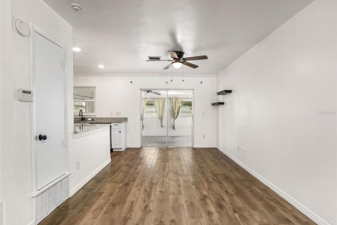 House in North Port, Florida 2 bedrooms, 116.5 sq.m. № 1851167 - photo 10