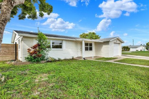 Casa en venta en Holiday, Florida, 2 dormitorios, 88.54 m2 № 1913743 - foto 1