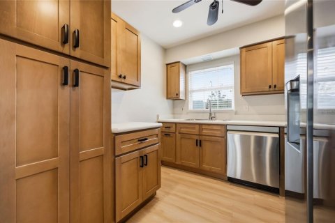 Condo in DeLand, Florida, 2 bedrooms  № 2094096 - photo 9
