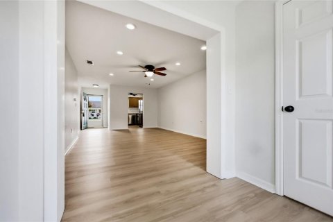 Condo in DeLand, Florida, 2 bedrooms  № 2094096 - photo 7