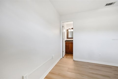 Condo in DeLand, Florida, 2 bedrooms  № 2094096 - photo 23