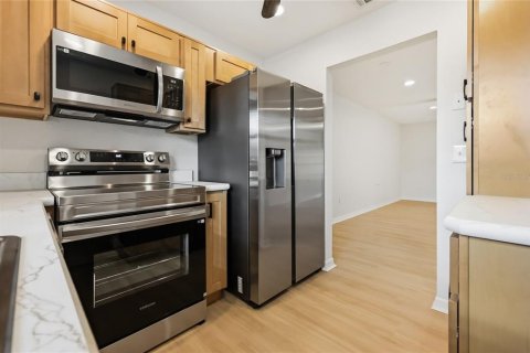Condo in DeLand, Florida, 2 bedrooms  № 2094096 - photo 11