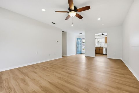 Condo in DeLand, Florida, 2 bedrooms  № 2094096 - photo 8