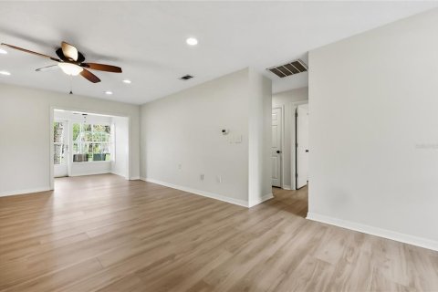 Condo in DeLand, Florida, 2 bedrooms  № 2094096 - photo 12