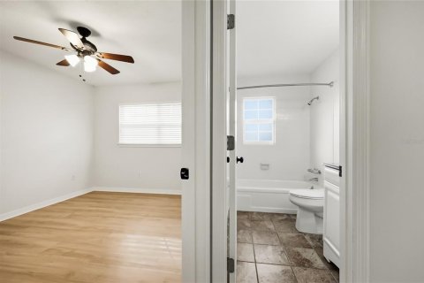 Condo in DeLand, Florida, 2 bedrooms  № 2094096 - photo 13