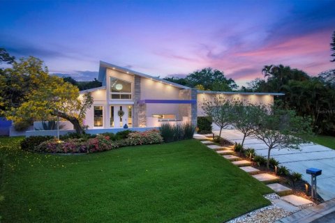 House in Sarasota, Florida 3 bedrooms, 307.23 sq.m. № 2258522
