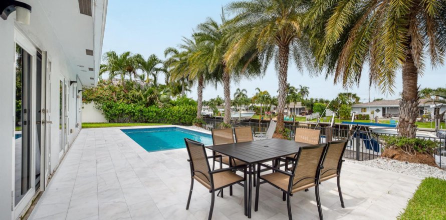 Villa ou maison à Pompano Beach, Floride 3 chambres, 165.46 m2 № 2289188