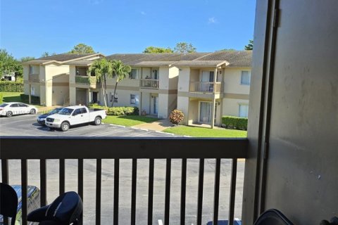 Condo in West Palm Beach, Florida, 2 bedrooms  № 1968677 - photo 5