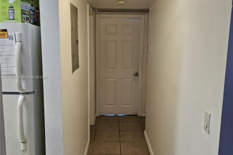 Condo in West Palm Beach, Florida, 2 bedrooms  № 1968677 - photo 29