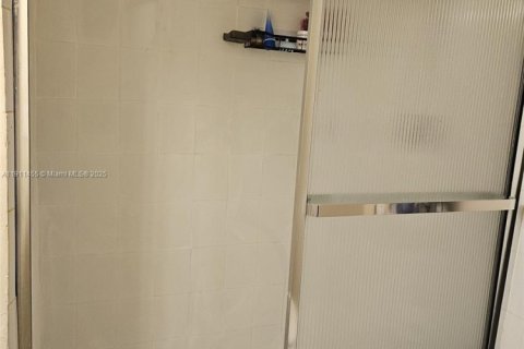 Condo in West Palm Beach, Florida, 2 bedrooms  № 1968677 - photo 20