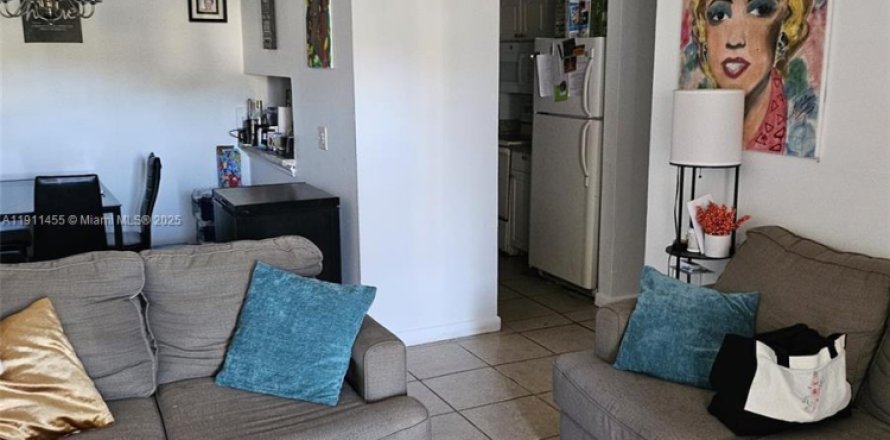 Condo in West Palm Beach, Florida, 2 bedrooms  № 1968677