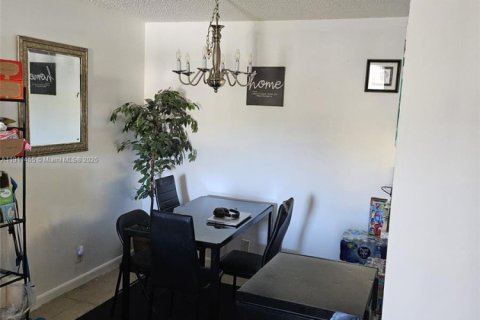 Condo in West Palm Beach, Florida, 2 bedrooms  № 1968677 - photo 2