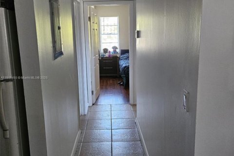 Condo in West Palm Beach, Florida, 2 bedrooms  № 1968677 - photo 12