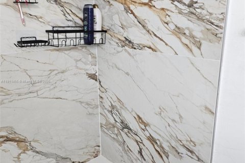 Condo in West Palm Beach, Florida, 2 bedrooms  № 1968677 - photo 13