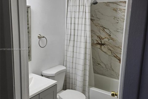 Condo in West Palm Beach, Florida, 2 bedrooms  № 1968677 - photo 21