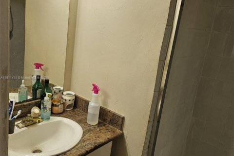 Condo in West Palm Beach, Florida, 2 bedrooms  № 1968677 - photo 22