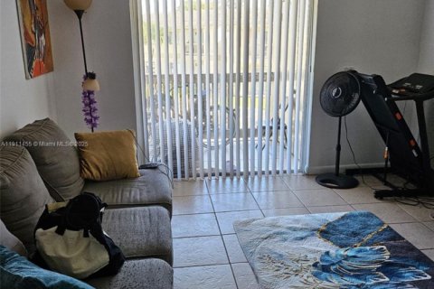 Condo in West Palm Beach, Florida, 2 bedrooms  № 1968677 - photo 7