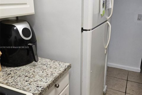 Condo in West Palm Beach, Florida, 2 bedrooms  № 1968677 - photo 27