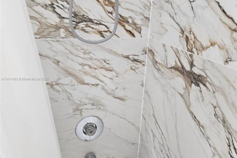 Condo in West Palm Beach, Florida, 2 bedrooms  № 1968677 - photo 16